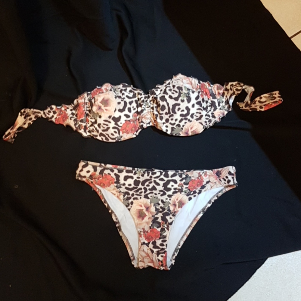 Guess bikini